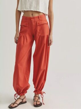 Free People We The Free Lotus Balloon Jeans - Cayenne - 26 - NWT w/ Flaw